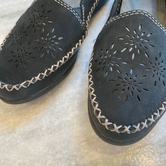 Women's Earth Origins Loralei Perforated Loafer, Black, Size 6.5 - Picture 3 of 10